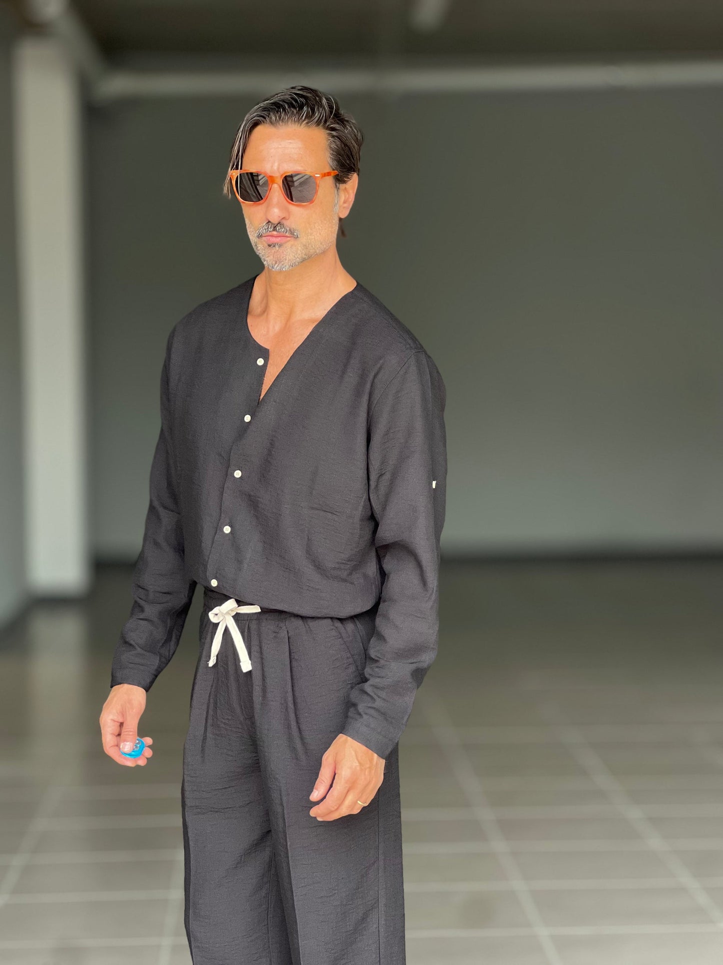 Men's Lightweight Linen Blend V-Neck Set