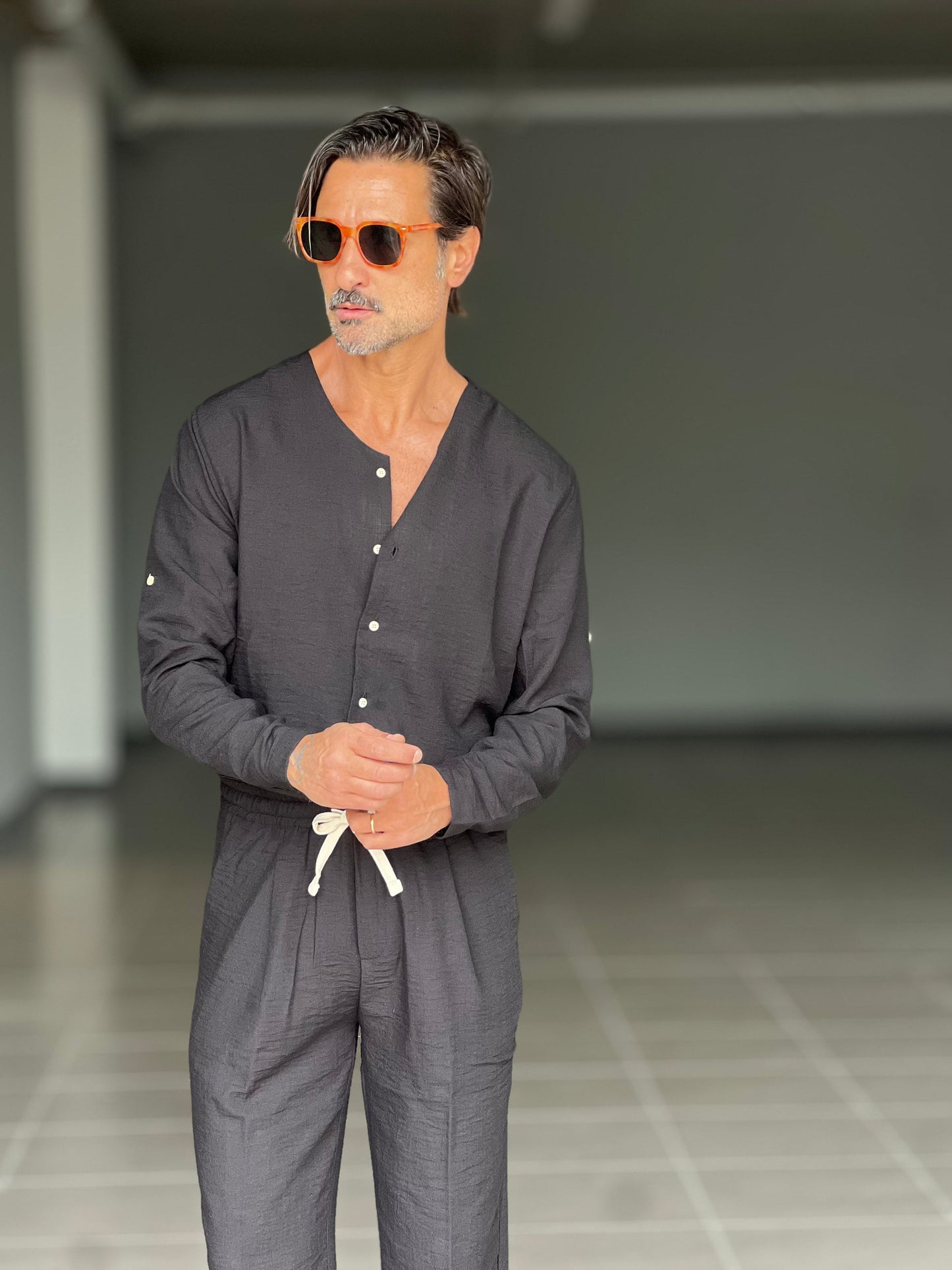 Men's Lightweight Linen Blend V-Neck Set